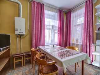 Longo Apartment площадь Восстания