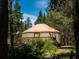 Фото отеля Bend-Sunriver Camping Resort 24 ft. Yurt 9