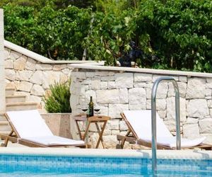 Villa Paola Bol Croatia