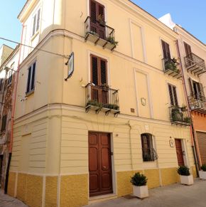 NearBy Hotel