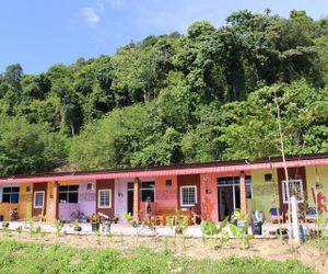 The Crowded House Pantai Tengah Malaysia