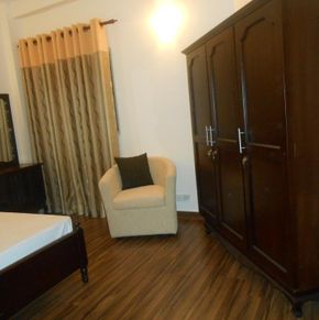 NearBy Hotel