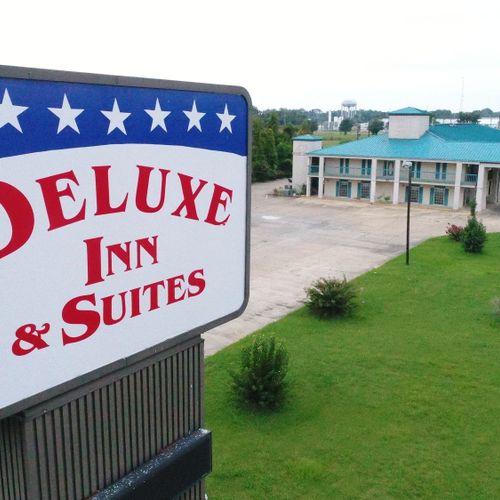 Photo of Deluxe Inn & Suites