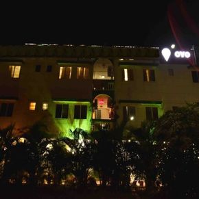 NearBy Hotel