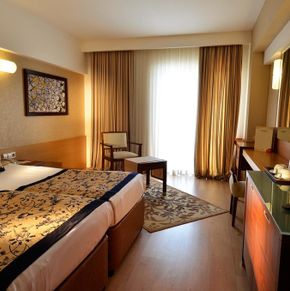 NearBy Hotel
