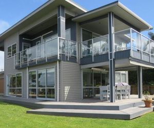 Bella Seven Oneroa New Zealand
