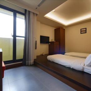 NearBy Hotel
