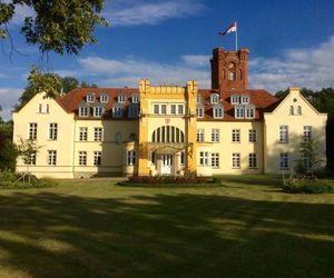 Schloss Lelkendorf - Fewo Parkblick Neukalen Germany