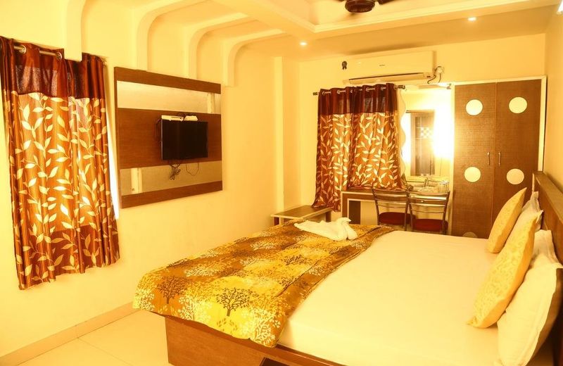 Madhura Inn