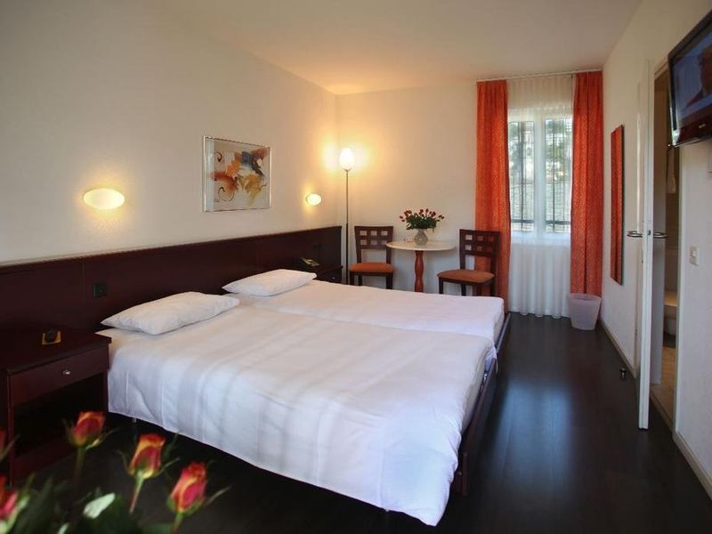 Hotel Photo 9