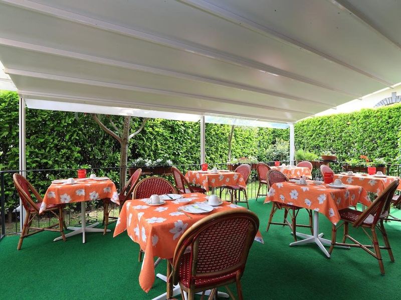Hotel Photo 12
