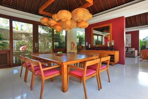 Chandra Bali Villas 3 Bedrooms Private Villa In Seminyak Bali Cheap Room Rates