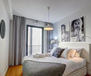 Lisbon Downtown Lovers: Martim Moniz SQ Apartments Lisbon Portugal