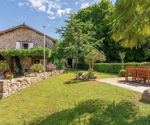 Quaint Cottage in Roussines with Swimming Pool Roussines France