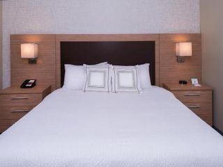 Фото отеля TownePlace Suites by Marriott Saskatoon