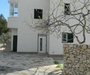 Apartment Gaja Vinisce Croatia