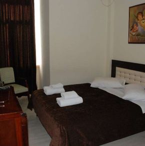 NearBy Hotel