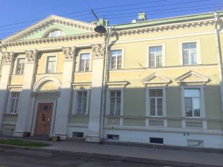 Attic 4br. Apartment on Millionnaya near Hermitage
