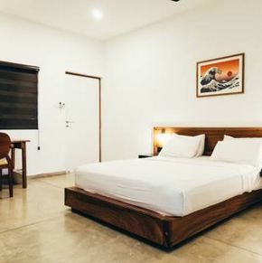 NearBy Hotel
