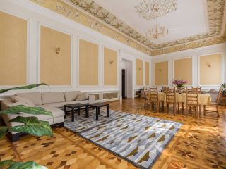 Apartment On Italyanskaya