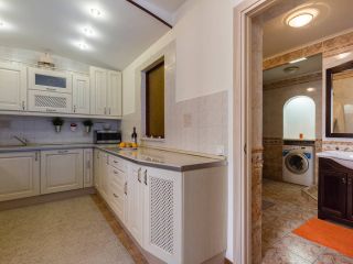 Apartment On Italyanskaya