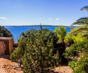 Cast Away - Eco Village Jelsa Croatia