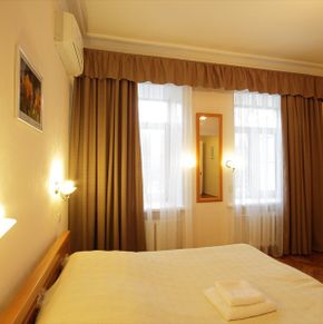 NearBy Hotel