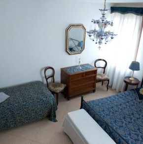 NearBy Hotel