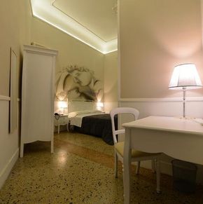 NearBy Hotel