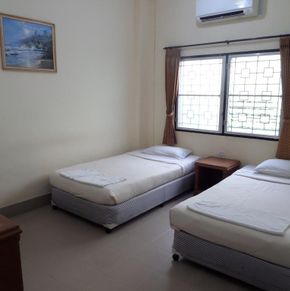 NearBy Hotel