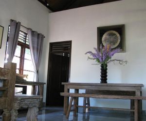 Kubu Aji Banjar Munduk Indonesia