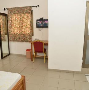 NearBy Hotel