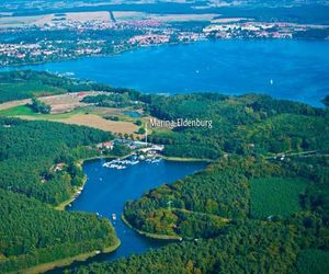 Marina Eldenburg - Ferienhäuser und Bootsverleih am Tor zur Müritz Waren Germany