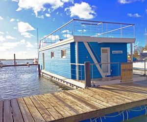 Ferienhaus auf dem Wasser - Hausboot Antje Frieda Fehmarn Island Germany