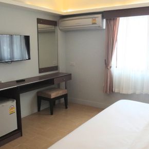 NearBy Hotel