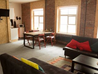 Loft on the Neva river. 15min walk to Hermitage