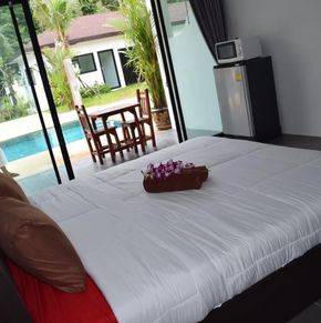 NearBy Hotel
