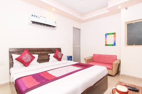 OYO 4472 Hotel Chandra Deep