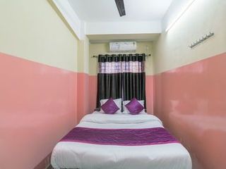 Фото отеля OYO 4979 Prabha Palace Lodge