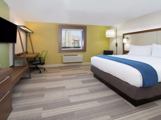 Фото отеля Holiday Inn Express & Suites - Houston IAH - Beltway 8, an IHG Hotel