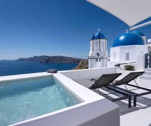 Bluedome Cavehouses Oia Greece