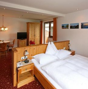 NearBy Hotel