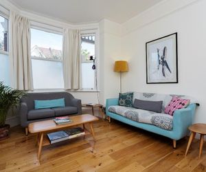 Veeve  4 Bed Home On Larden Road In Ealing Ealing United Kingdom