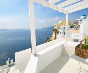 Menias Cave House Oia Greece