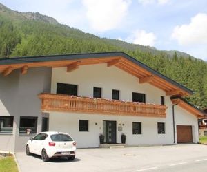 Haus Neururer St. Leonhard im Pitztal Austria