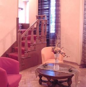 NearBy Hotel