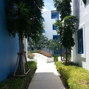 NearBy Hotel