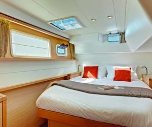 Catamarano Mauticat Boat & Breakfast Pescara Italy