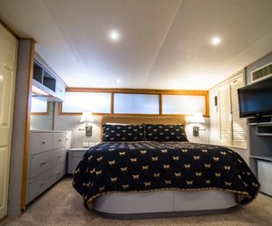 Ocean Romance Dockside Bed & Breakfast Yacht Newport United States