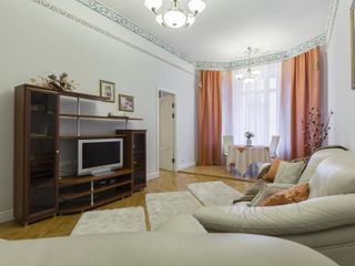 Суткиаренда Большая Конюшенная